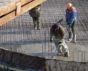 уплотнение бетонной смеси вибрированием